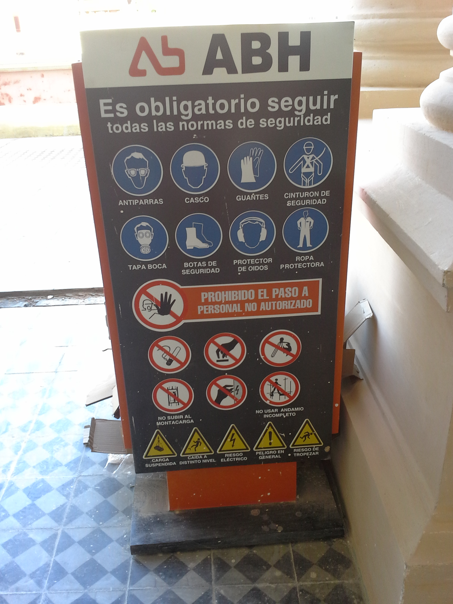 Sistema de Señalética Exterior - Señalética